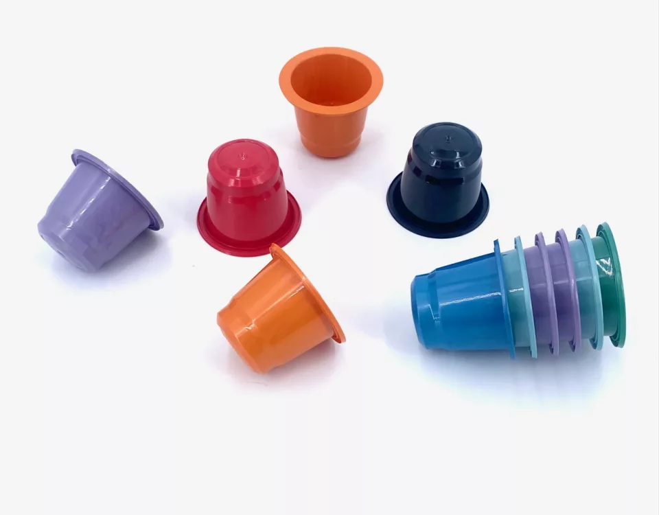 Capsules de café injectées par votre injecteur plastique Sagaert Plasturgie.