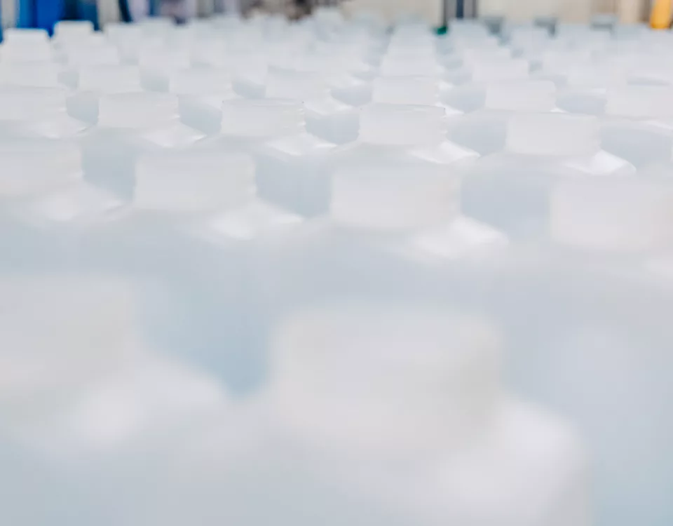 Récipients plastiques en moulage par soufflage chez Sagaert Plasturgie