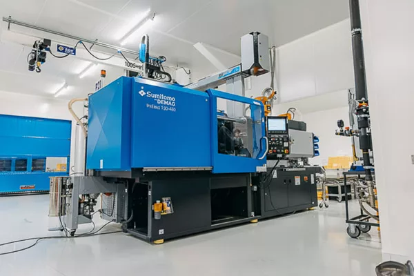 Vue de la salle blanche où sont injecté vos pièces plastiques médicales