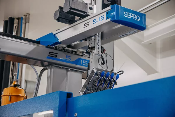 Grandes séries en plastique injecté chez Sagaert Plasturgie